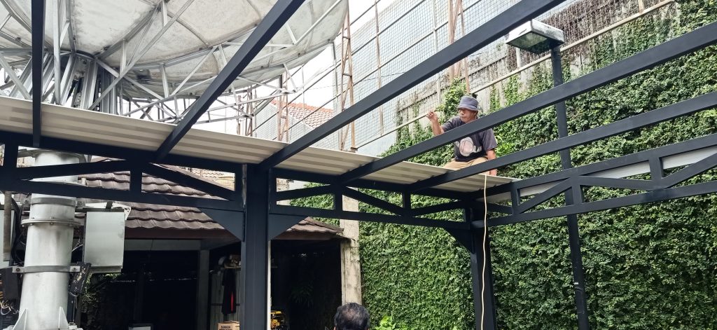 baja ringan atau kayu
